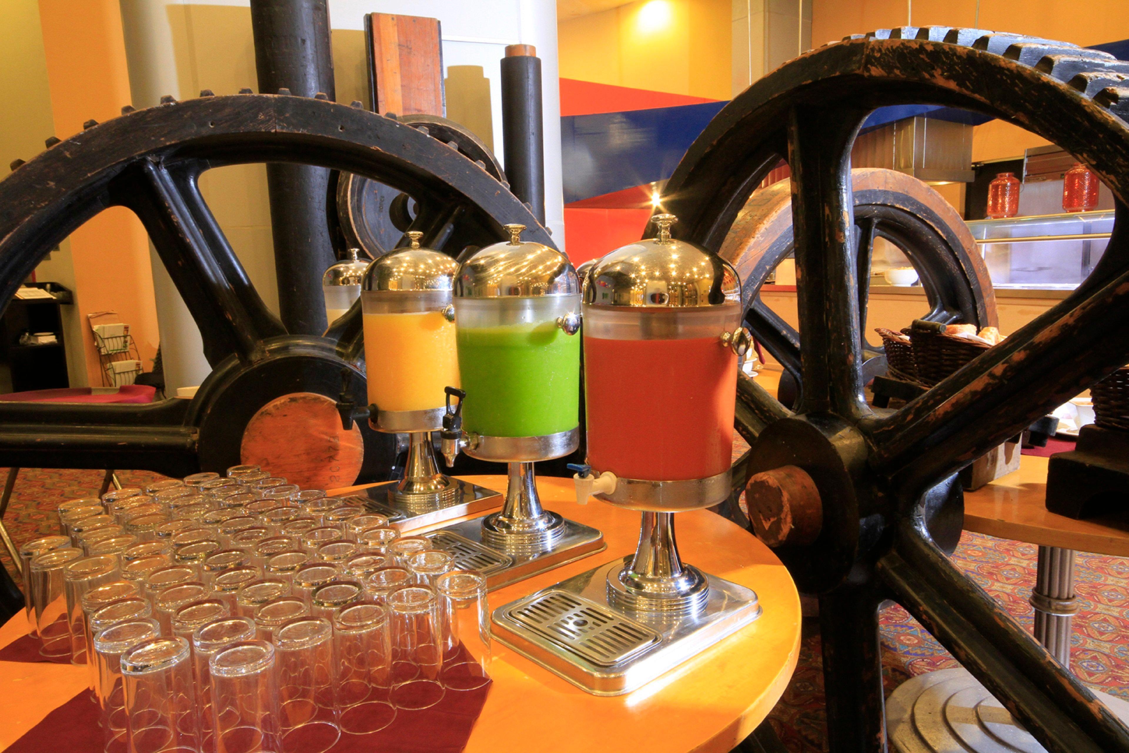 Holiday Inn Monterrey-Parque Fundidora By Ihg Luaran gambar Juice dispensers