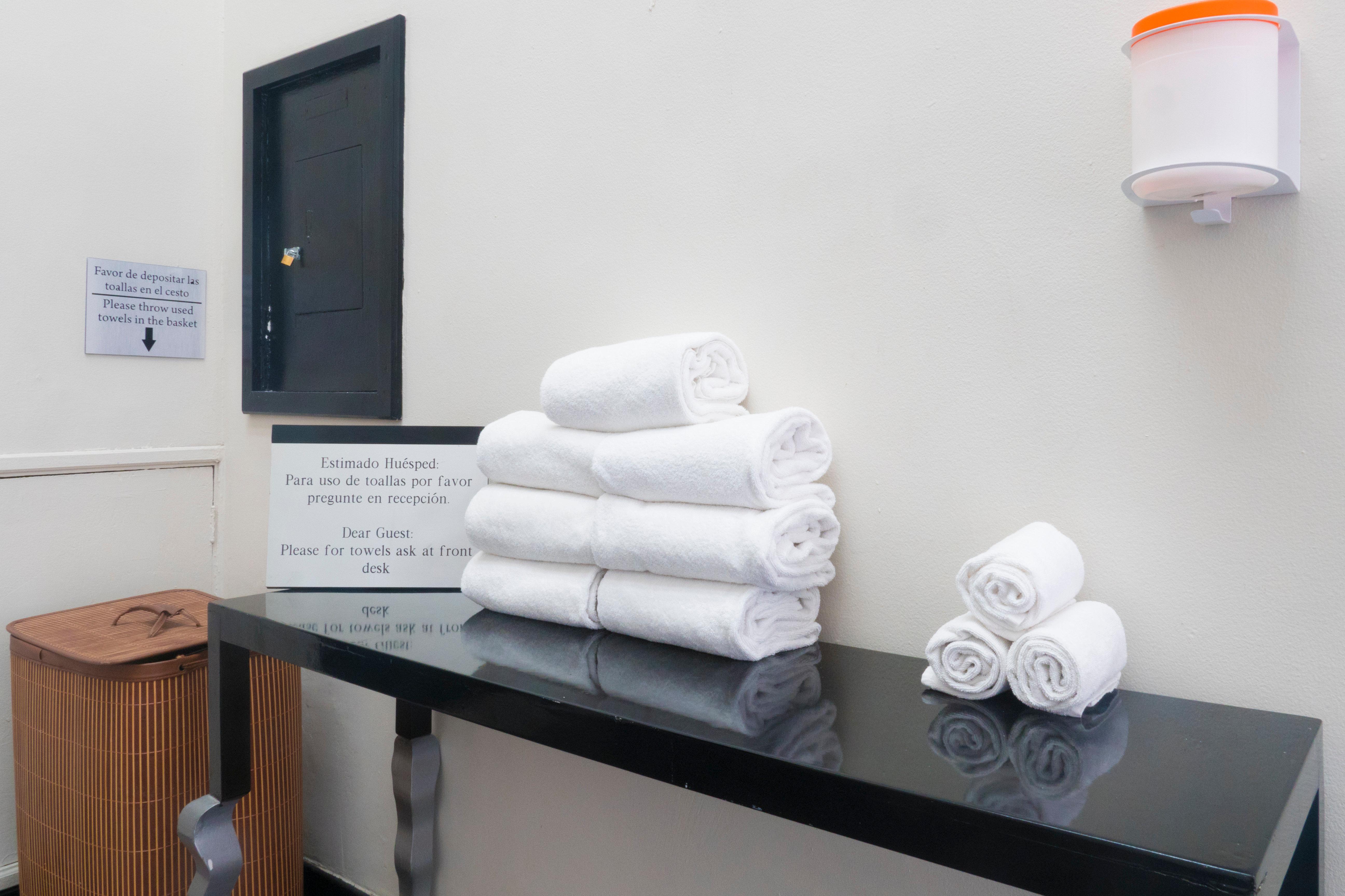 Holiday Inn Monterrey-Parque Fundidora By Ihg Luaran gambar Clean towels in a hotel room