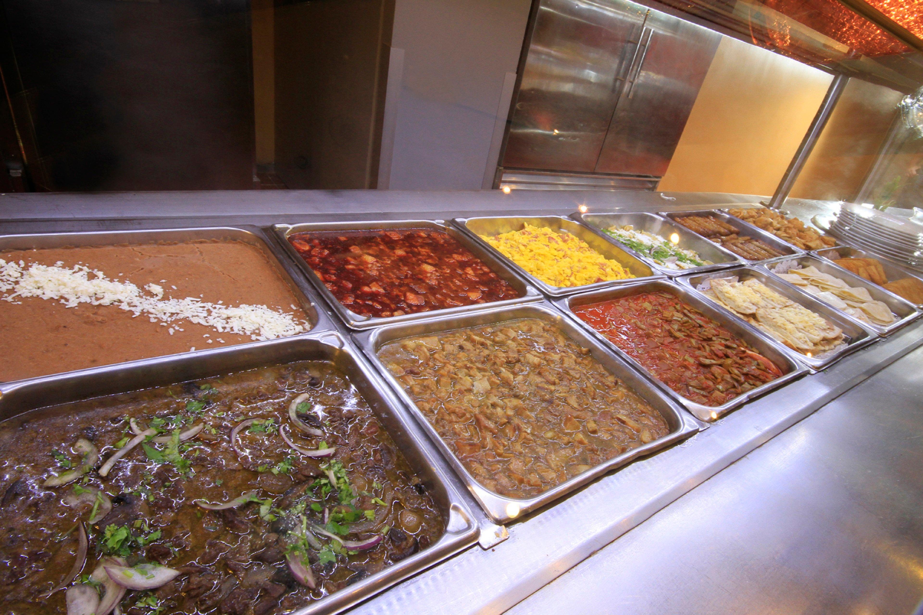 Holiday Inn Monterrey-Parque Fundidora By Ihg Luaran gambar A selection of Mexican food at a buffet