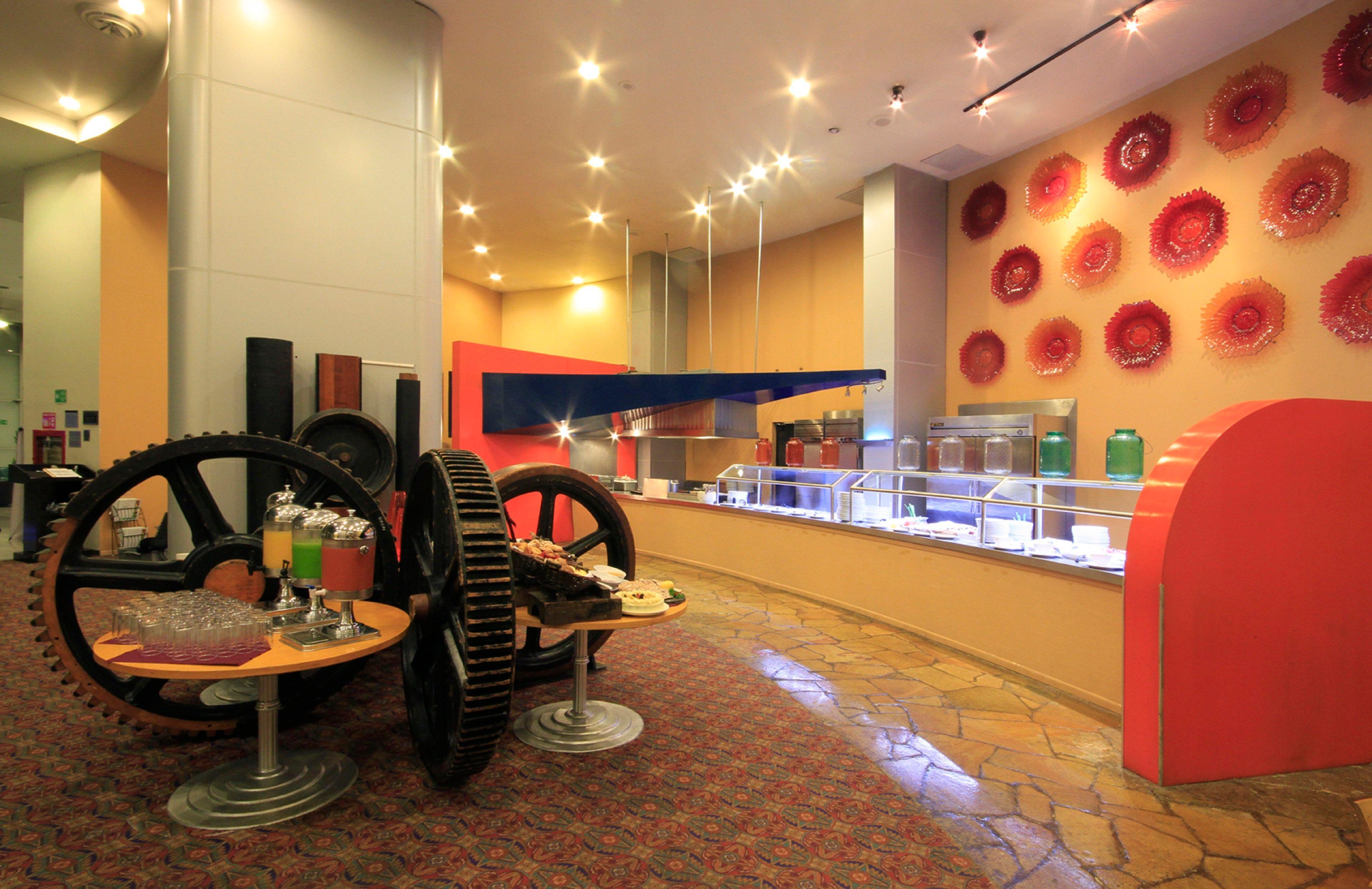 Holiday Inn Monterrey-Parque Fundidora By Ihg Luaran gambar The interior of the restaurant