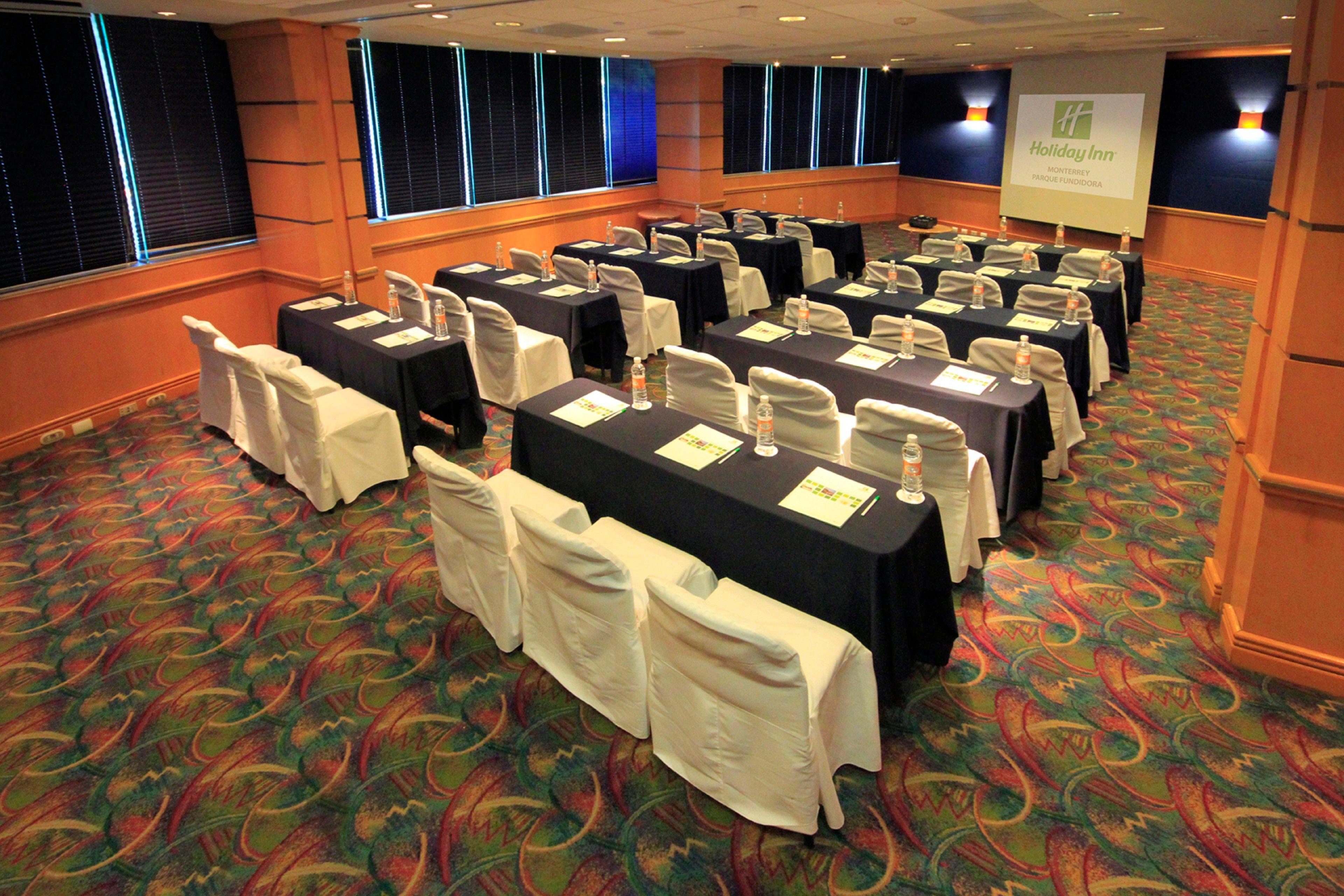 Holiday Inn Monterrey-Parque Fundidora By Ihg Luaran gambar A typical classroom layout