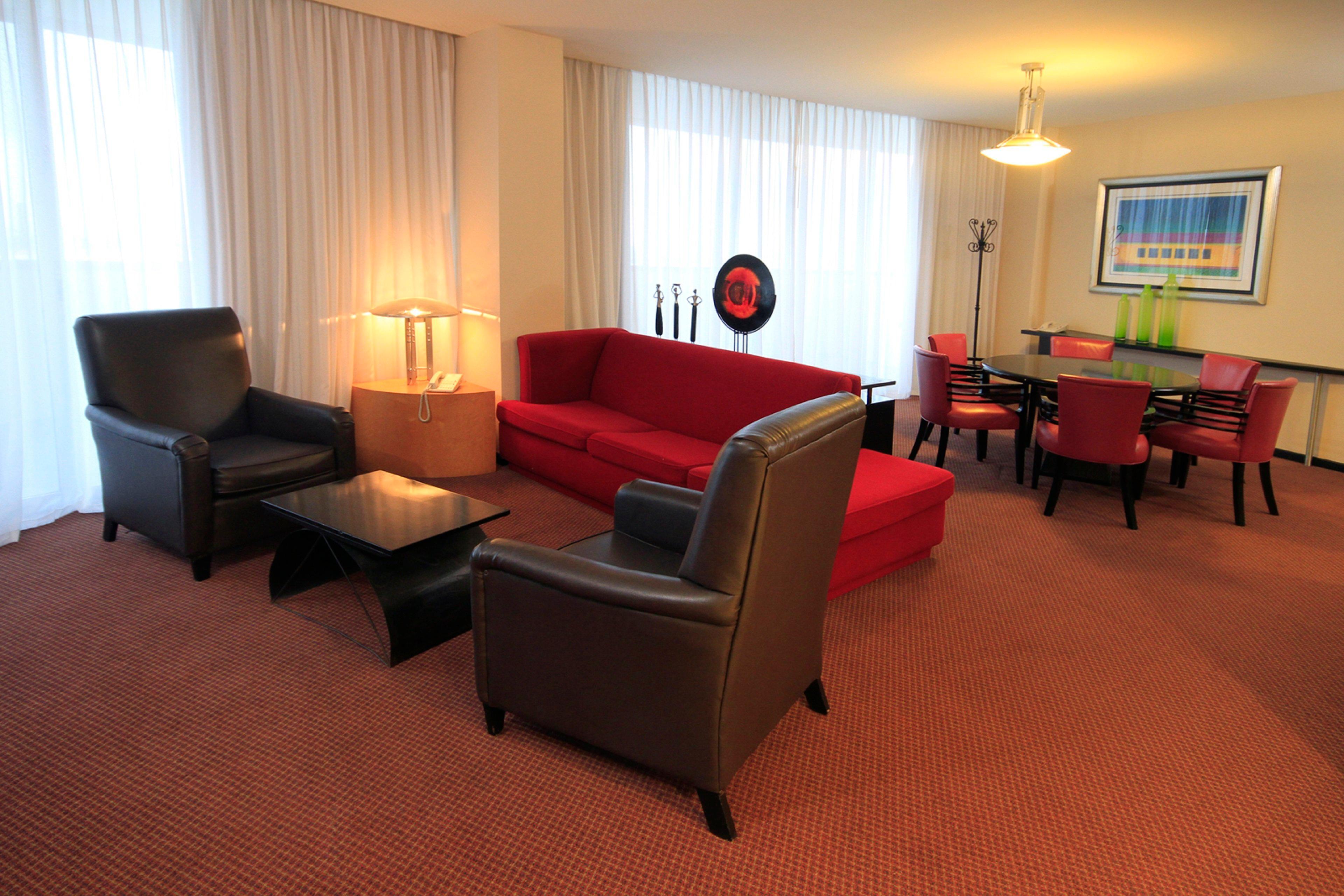 Holiday Inn Monterrey-Parque Fundidora By Ihg Luaran gambar A living room in a typical apartment