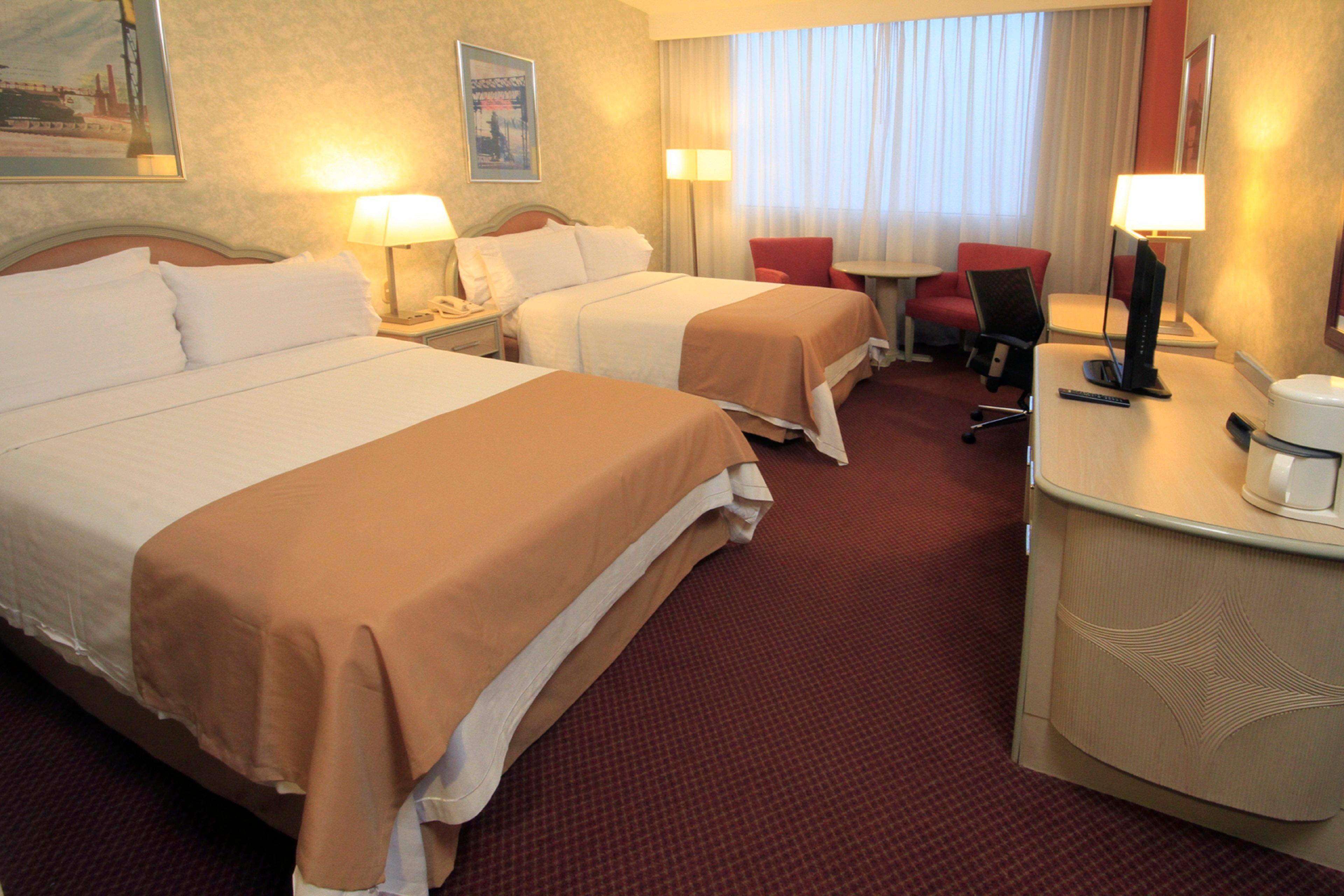 Holiday Inn Monterrey-Parque Fundidora By Ihg Luaran gambar A typical guest room at the Holiday Inn