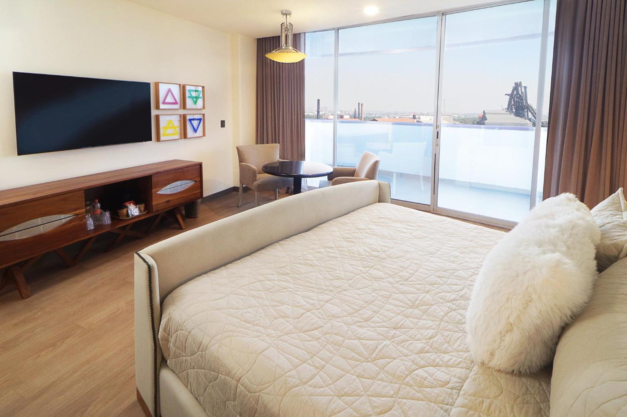Holiday Inn Monterrey-Parque Fundidora By Ihg Luaran gambar A room at the hotel