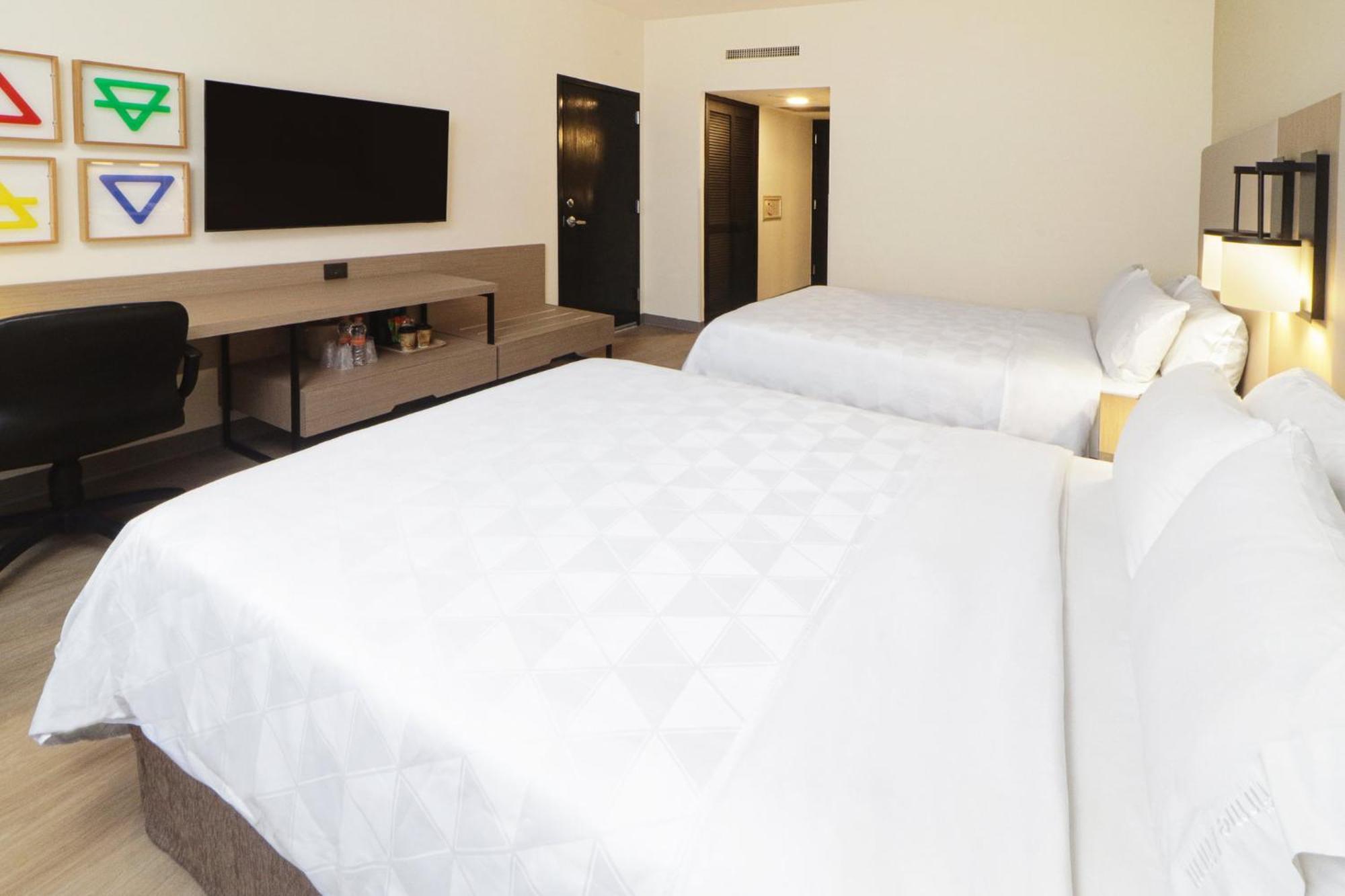 Holiday Inn Monterrey-Parque Fundidora By Ihg Luaran gambar A typical room at the Holiday Inn Express
